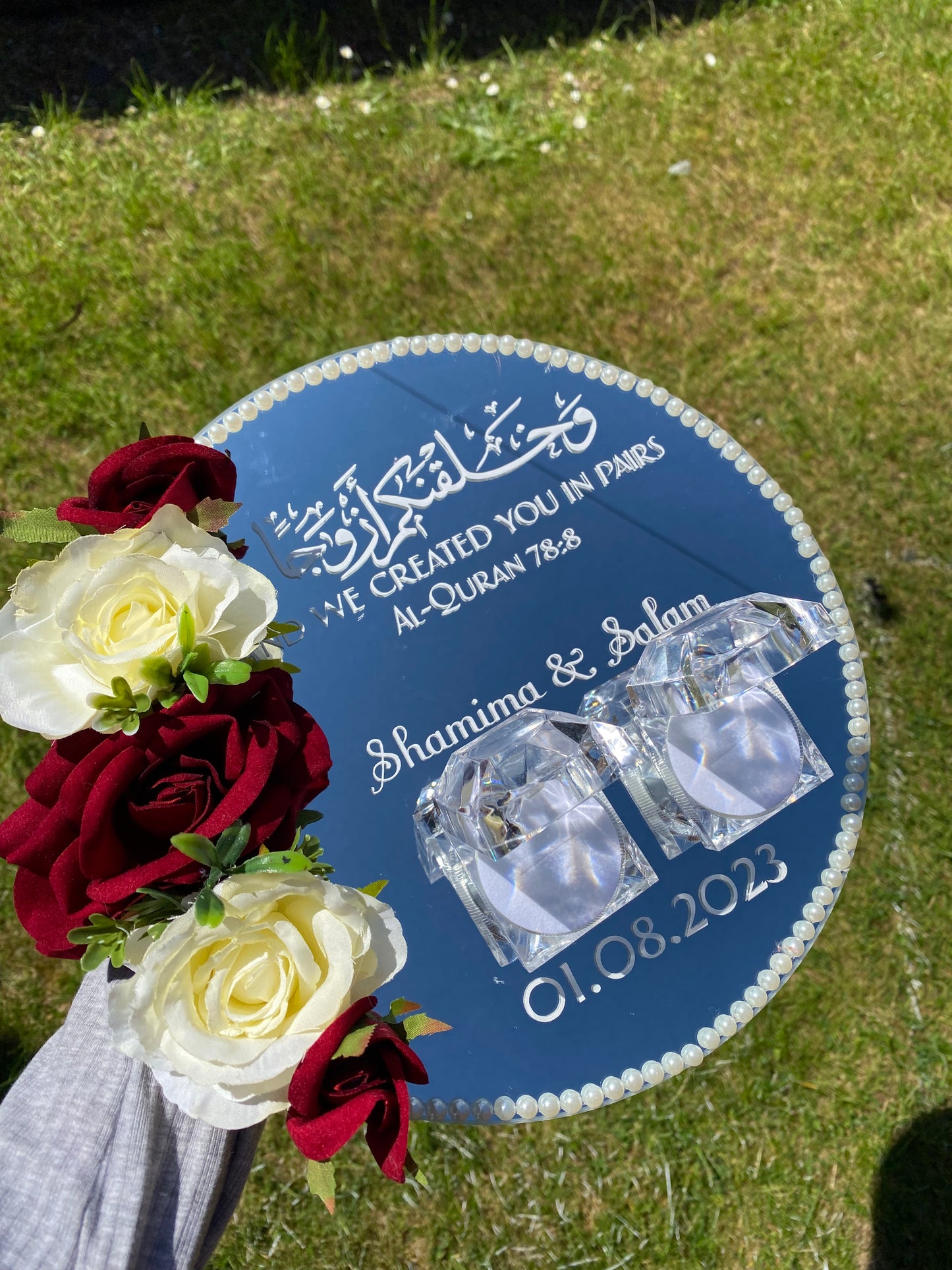 Red+cream ring plate